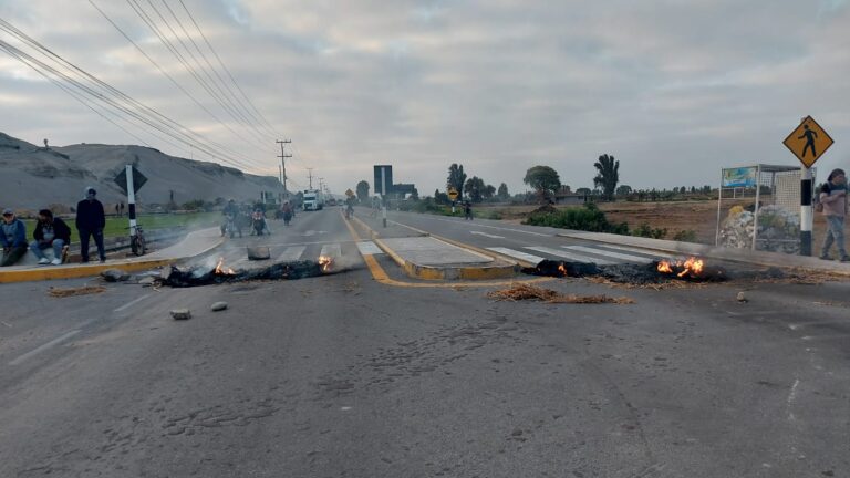 Bloqueo de vías en el valle de Tambo por reanudación de proyecto minero Tía María