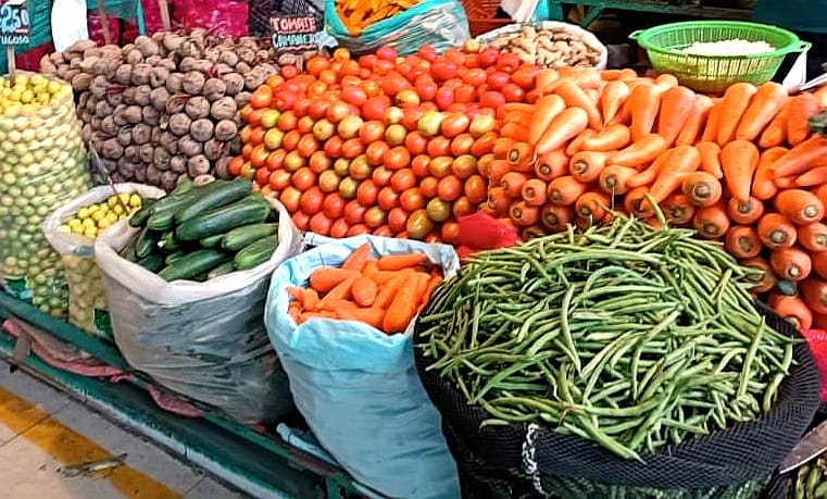 Precios de verduras y frutas en el mercado Nueva Esperanza