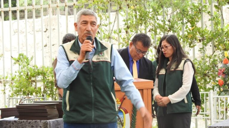 Manuel Vera retomará el cargo de alcalde distrital tras anulación de suspensión