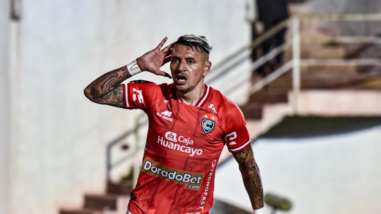 Carlos Garcés, máximo goleador de Cienciano en la temporada 2024.