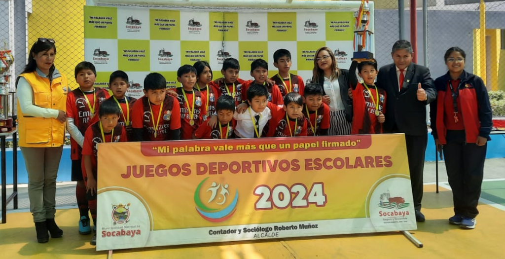 Luego de las finales del día, la Municipalidad de Socabaya premió a los colegios finalistas. 