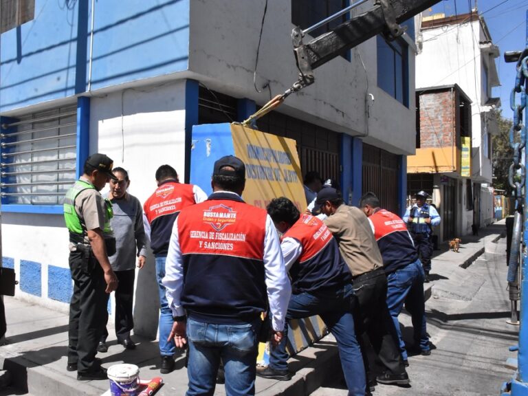 Clausuran cantina en Bustamante y Rivero por incumplir normas municipales