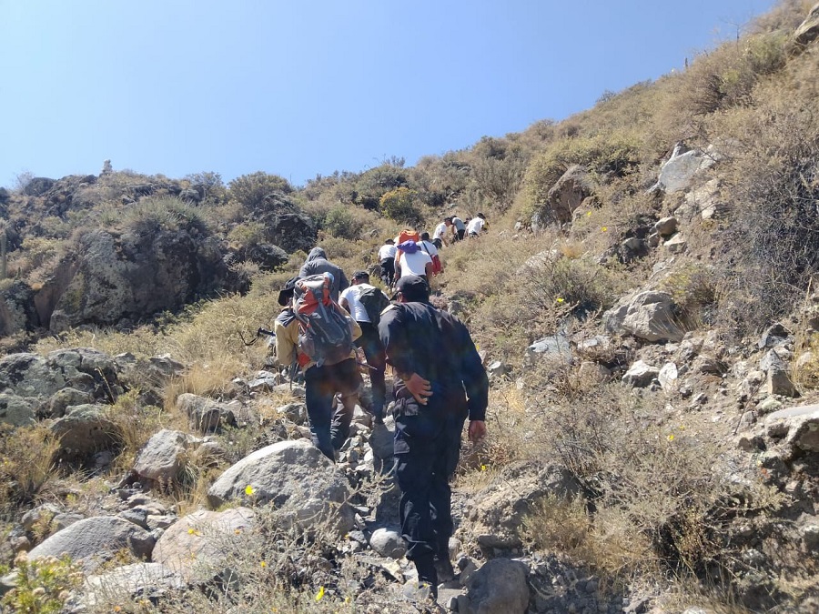 Policía de Arequipa Rescata a Joven Herido Durante Ascenso al Volcán Misti