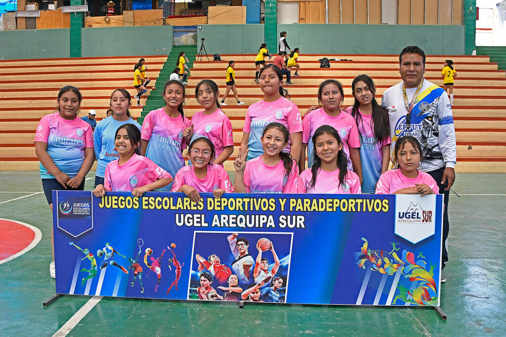 Andenes de Chilina clasificó a las semifinales del handball femenino en los Juegos Escolares de la UGEL Sur. 