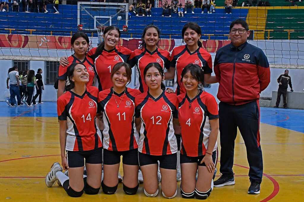 Selección de Vóleibol Femenina del Colegio Sagrado Corazón Sophianum.