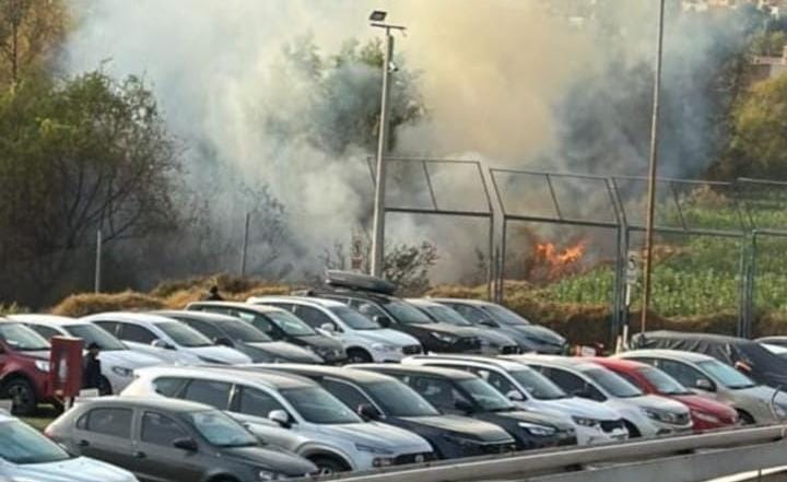 Controlan incendio cerca de la Universidad Católica San Pablo