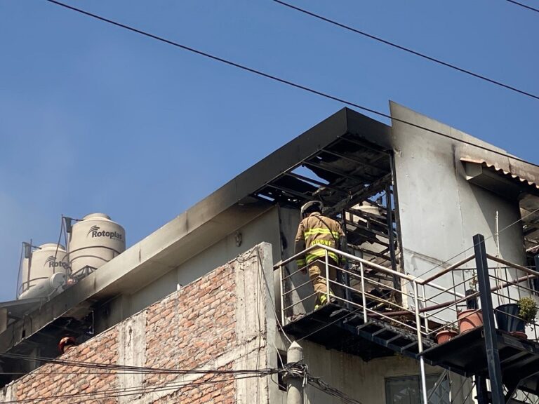 Incendio Mariano Melgar. Foto de Gerardo Ramos