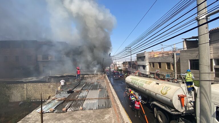 Incendio Taller Miraflores. Foto. Gerardo Ramos