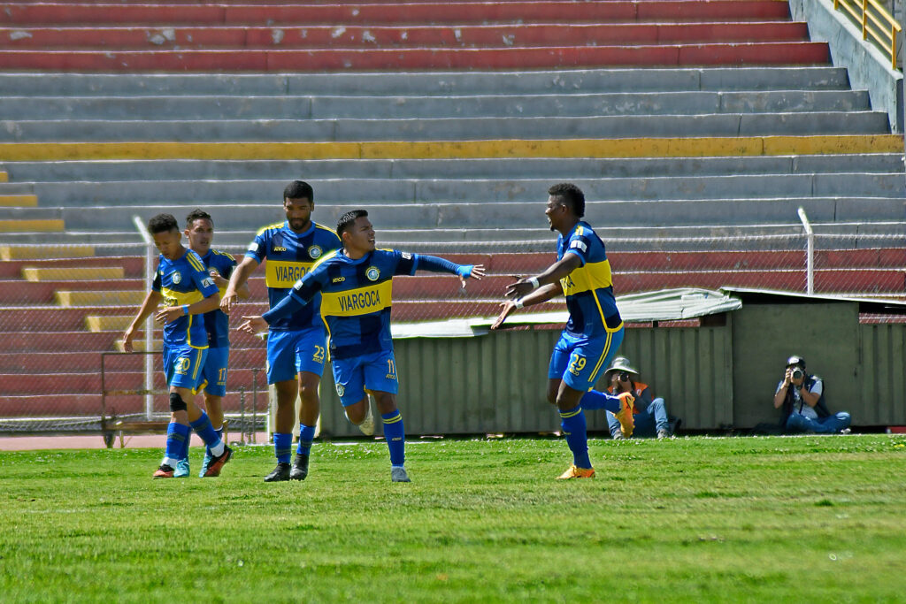 Fabio Rojas anotó un doblete frente a FBC Aurora en el Estadio Melgar. 