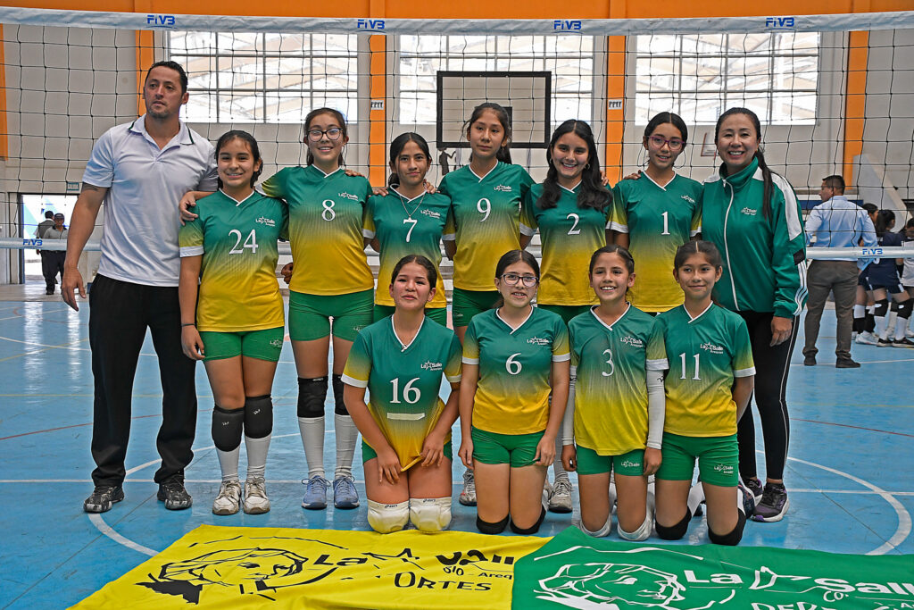 Válido por la final de vóleibol femenino, en la categoría A, de los Juegos Escolares de Cercado, La Salle venció 2-1 Nuestra Señora de Fátima.