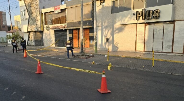 Motorizados dispararon contra local nocturno de la avenida Dolores