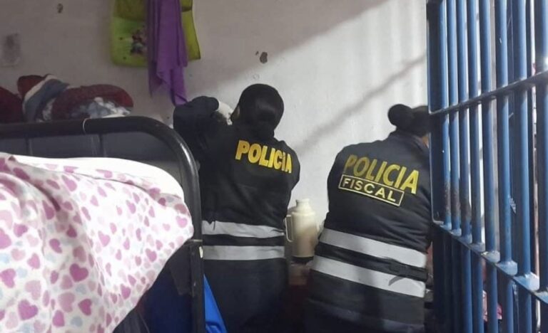 Incautan celulares y armas blancas en requisa a los penales de Arequipa