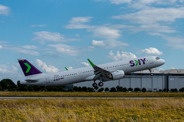 Mujeres lideran viajes durante el primer semestre de 2024, según SKY Airline