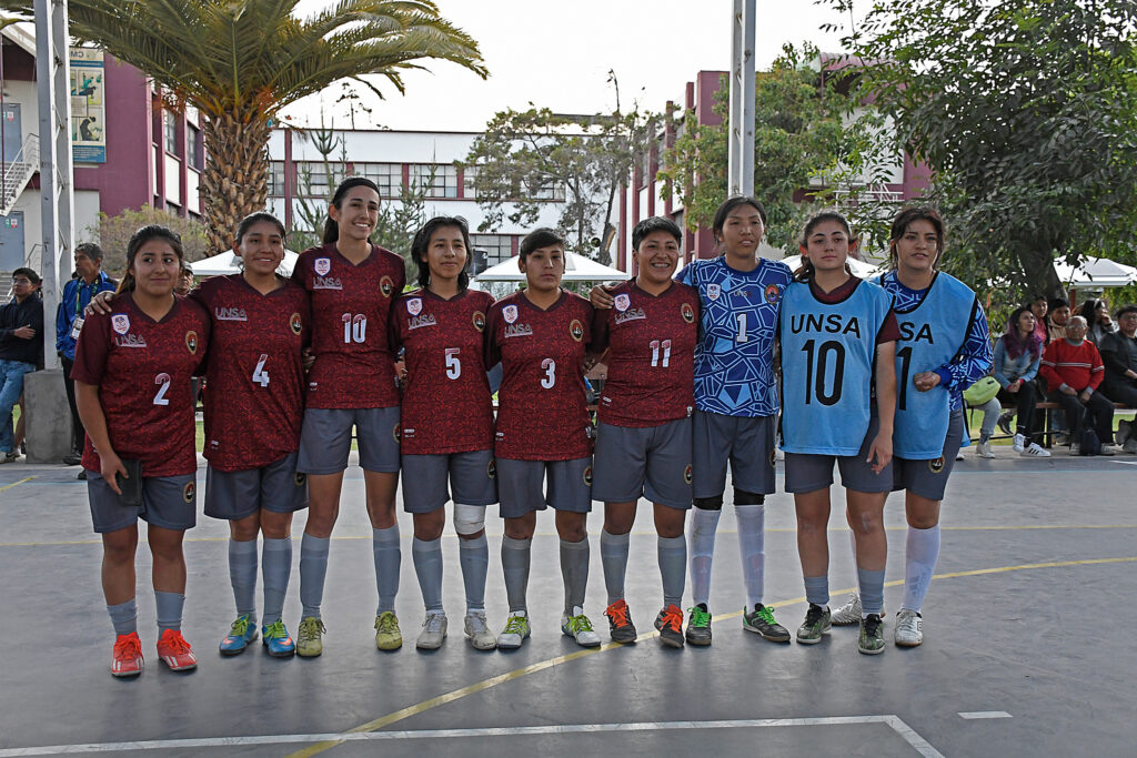 Equipo de futsal femenino de la Universidad Nacional de San Agustín. 