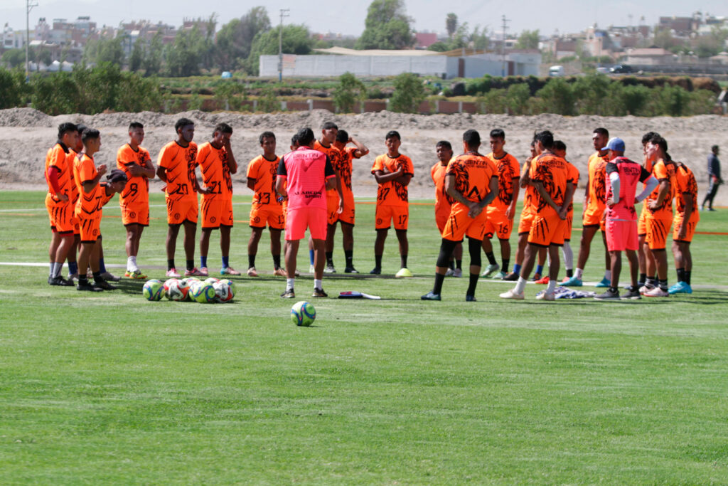 Desde el jueves 17 de octubre, el plantel de Bentín Tacna Heroica está en Arequipa preparando lo que será su compromiso ante Nacional FBC en la UNSA.