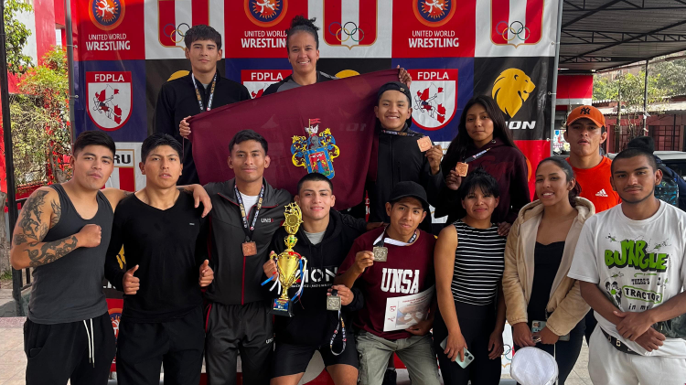 Una delegación de 12 atletas de Arequipa consiguieron el segundo lugar del Campeonato Nacional Adulto de Lucha Olímpica en Lima.