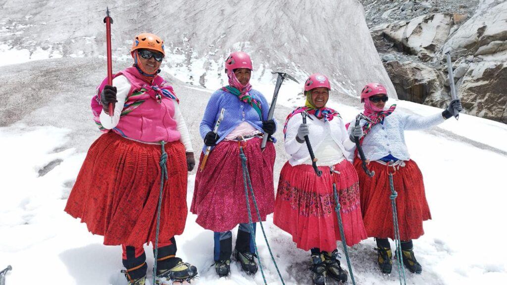 El grupo de montañistas bolivianas, ‘Cholitas Escaladoras’, realizará una conferencia y, posteriormente, ascenderán al emblemático volcán Misti los días 26 y 27 de octubre.