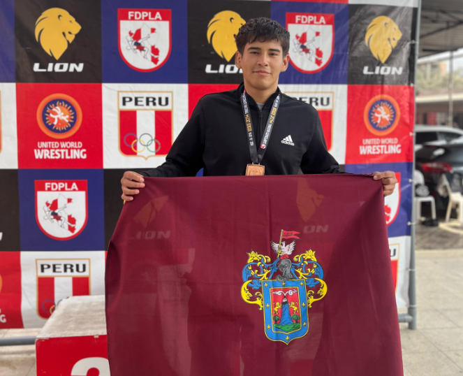 Bandera arequipeña en lo más alto del certamen nacional de lucha olímpica.