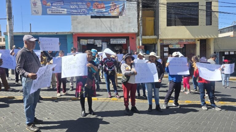 Padres del colegio Arequipa exigen que no se retrase la reconstrucción de su plantel