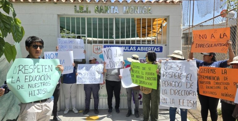 Padres del I.E.I. Santa Mónica se oponen al cambio de directora