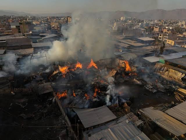 Madereros afectados por incendio exigen cumplimiento de reubicación