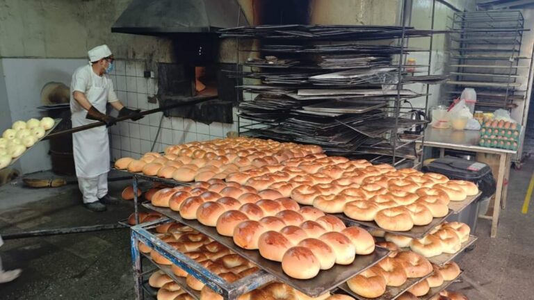 Inspeccionan panaderías por Navidad