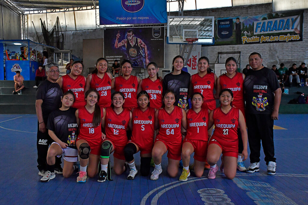 Equipo femenino de la Liga Distrital de Básquet de Arequipa. 