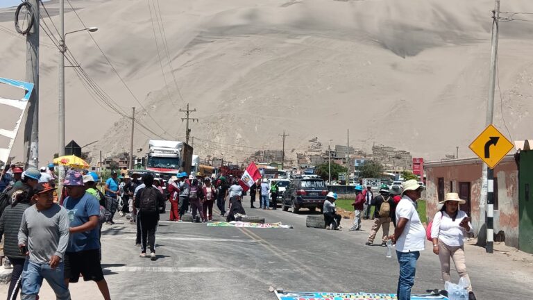 Bloqueos en la Panamericana Sur afecta abastecimiento de medicamentos