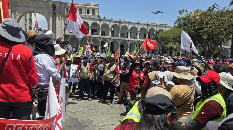 Sindicato de Construcción Civil paralizarán 70 obras para participar de protestas