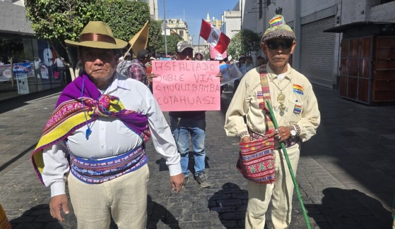 Pobladores de La Unión hicieron “marcha de sacrificio” hasta el Gobierno Regional