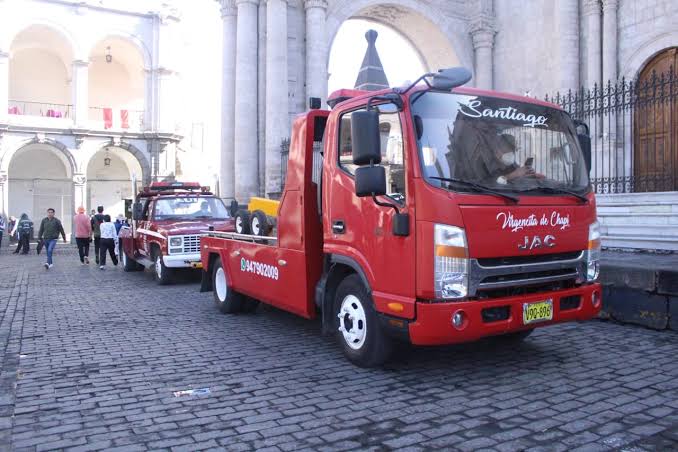 Grúas retirarán vehículos estacionados en las zonas rígidas del Centro Histórico