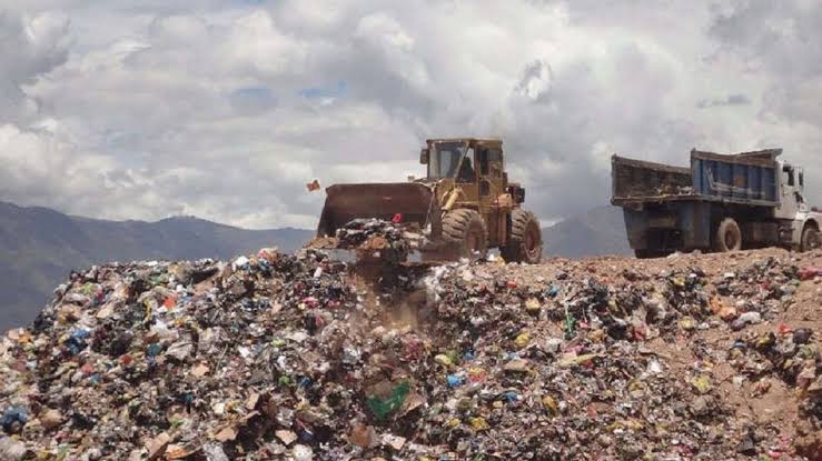 Alcalde de Arequipa asegura reducción de malos olores en el botadero municipal, pese a quejas de vecinos de Yura