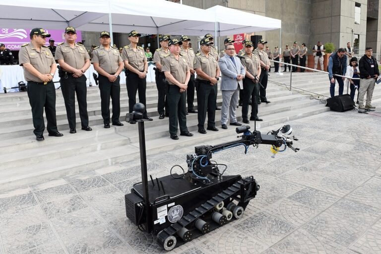 Robot desactivador de explosivos de la UNSA participará en la seguridad del APEC 2024