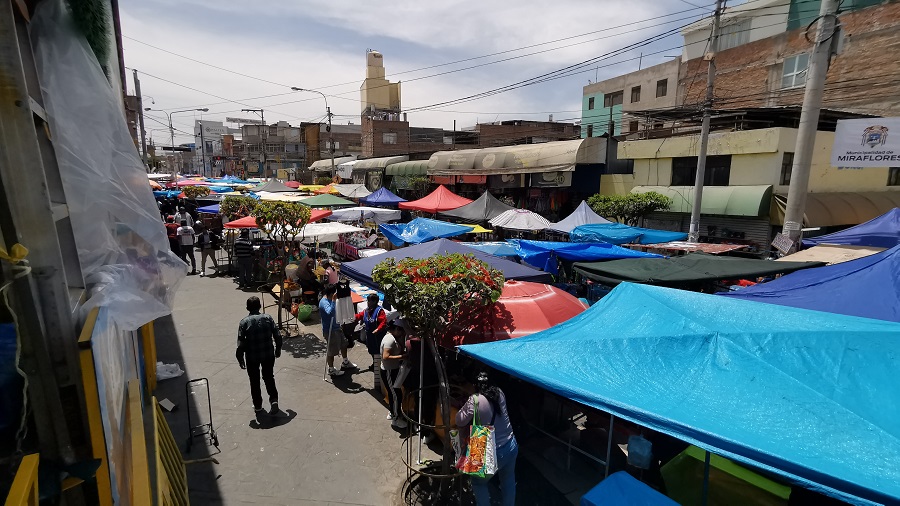 Comerciantes Ambulantes invaden calles de la Feria del Altiplano. Foto de Gerardo Ramos