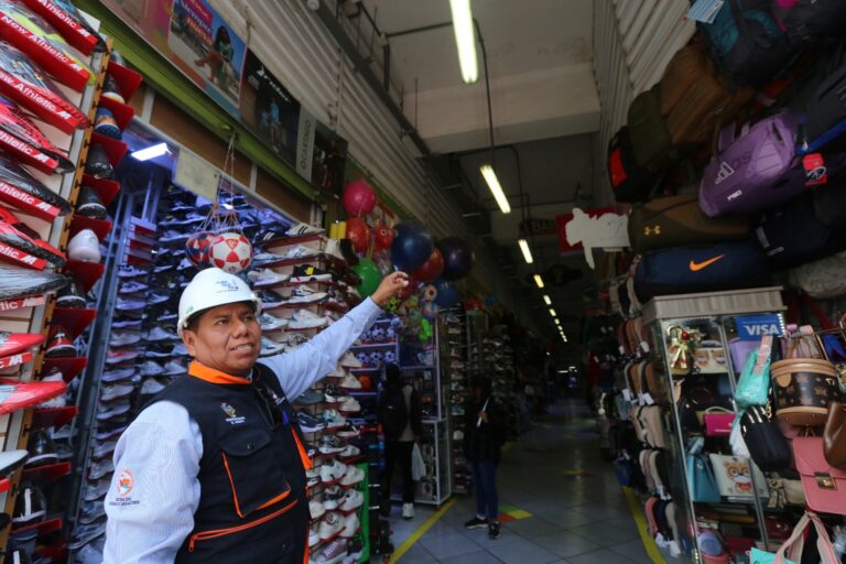 Inspeccionan galerías y centros comerciales del Cercado por Navidad y Año Nuevo