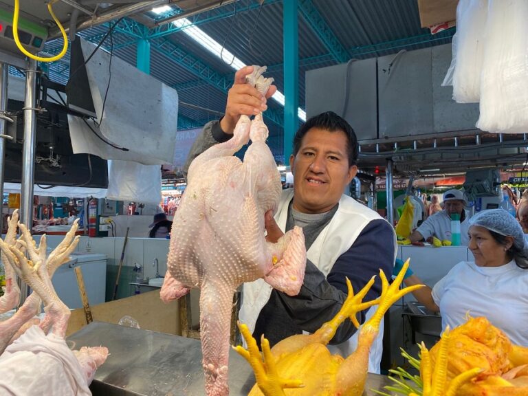 Precio de Pavo en mercados. foto de Gerardo Ramos