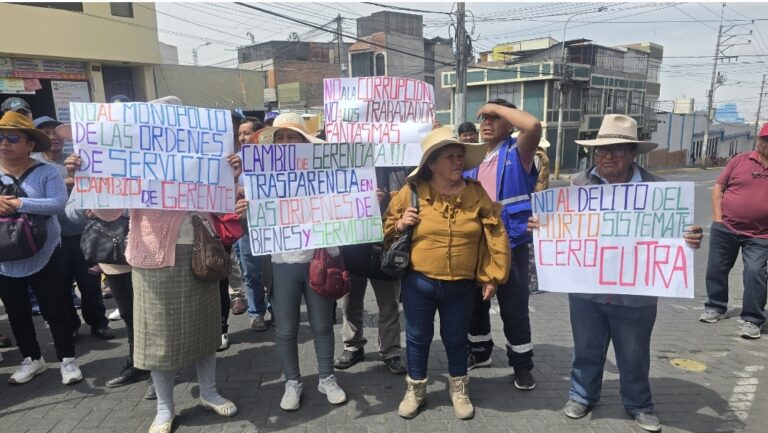 Usuarios del camal municipal exigen la salida del gerente y directorio del SERMAMET