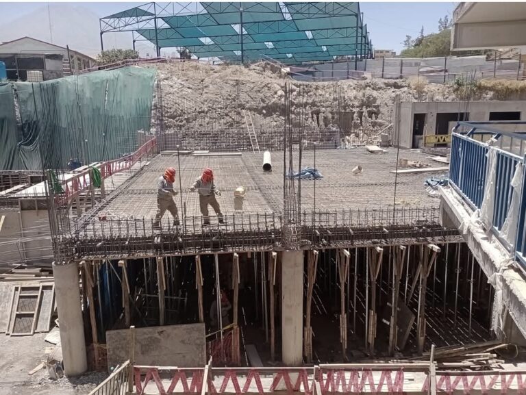 Protestas de construcción civil retrasan entrega de colegio Luis H. Bouroncle