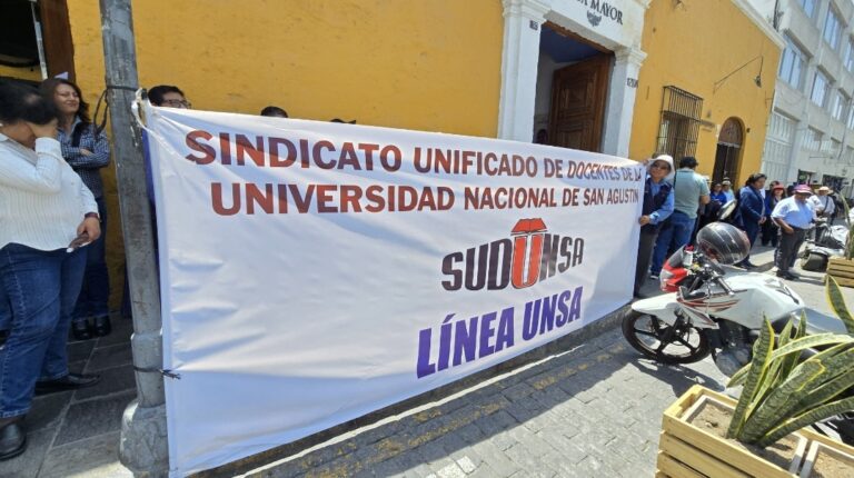 Docentes de la UNSA exigen mantener “Línea UNSA”