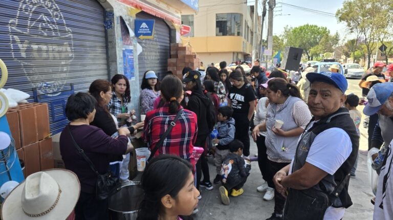 JLByR: Ferreteros organizaron gran chocolatada para niños