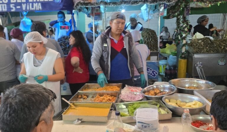 Comerciantes de El Palomar realizaron festival gastronómico del camaron antes de la veda