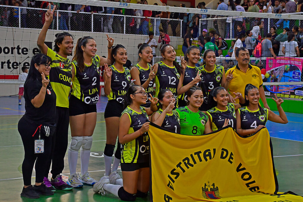 Lima se coronó campeón del XXIX Campeonato Nacional de Vóleibol Femenino U-19 en el Coliseo Francisco Bolognesi.