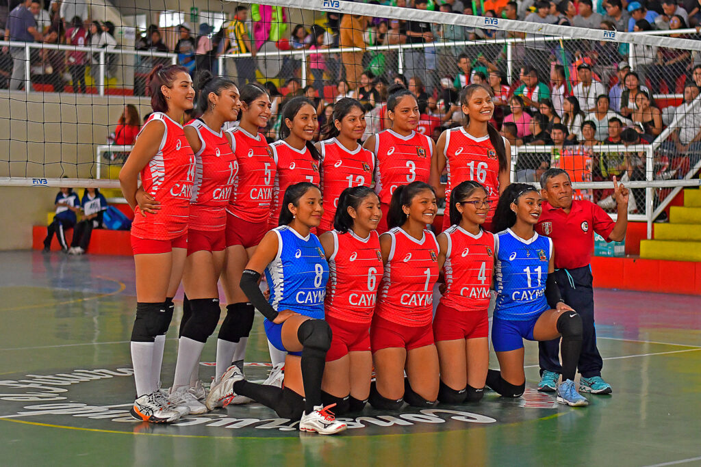 Equipo caymeño hizo vibrar las tribunas del Coliseo Francisco Bolognesi. 