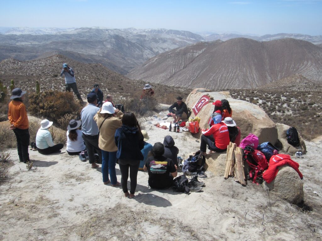 La ceremonia ancestral a Pachamama se realizó el domingo 12 de enero en el cerro Sahuaca, centro administrativo-religioso del reino Churajón en el distrito de Polobaya.
