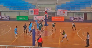 La Selección Arequipeña acumuló su segunda derrota por el Campeonato Nacional de Vóleibol Masculino U-19 tras caer con San Juan Bautista.