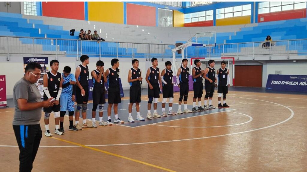 Representantes de la Liga Distrital de Vóleibol de Arequipa en el campeonato Nacional U-19 en Abancay. 