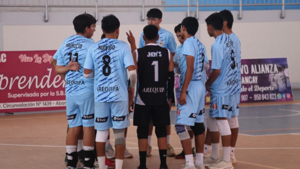 Selección de Arequipa en el Campeonato Nacional de Vóleibol Masculino U-19 en Abancay.