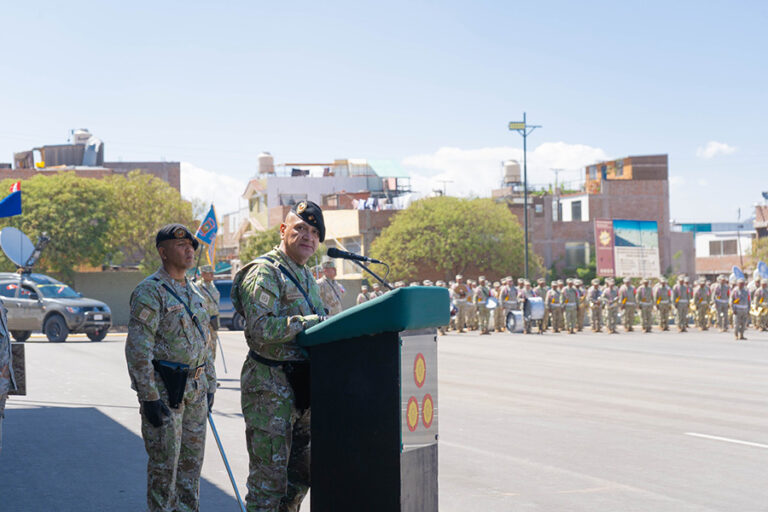 El General de División Jorge Luis Agramonte Aguilar asume como Comandante General de la Tercera División de Ejército en Arequipa, destacando compromiso regional.