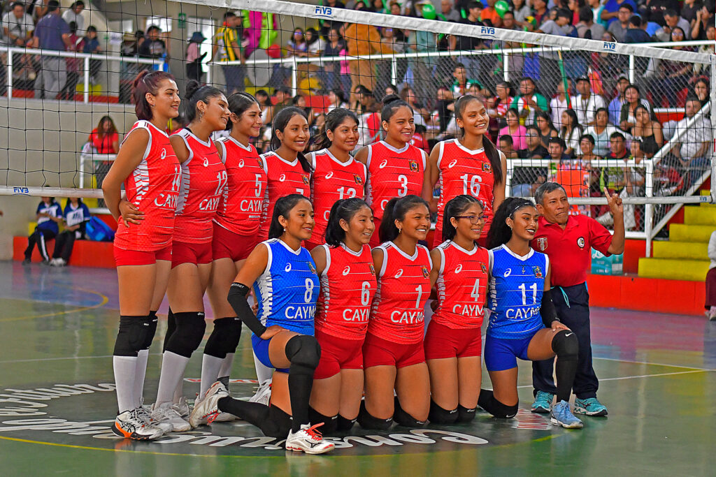 Selección de Cayma en el Campeonato nacional de Vóleibol Femenino U-19 de la Federación Peruana de Vóleibol. 