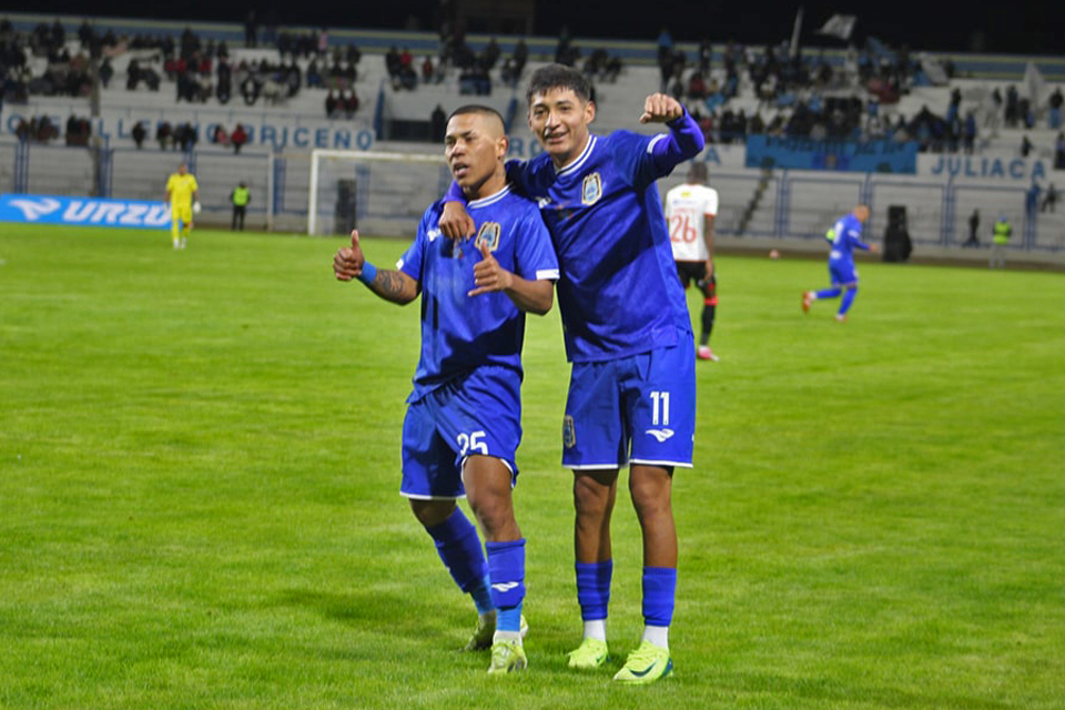 Deportivo Binacional venció 4-1 a Always Ready en la 'Noche del Poderoso'. 